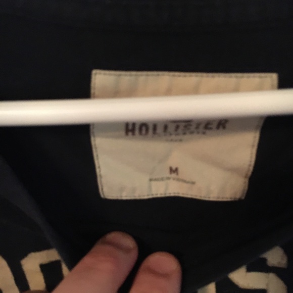 Cute Hollister Tee - Picture 4 of 4